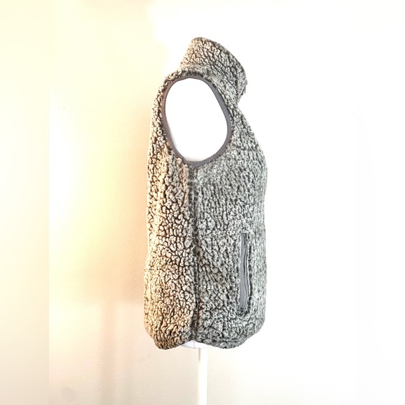 Francesca’s Collection Miami Faux Sherpa Vest - Picture 3 of 13